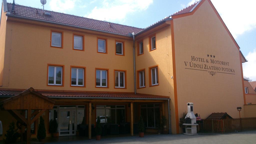 Hotel & Motorest V Udoli Zlateho Potoka Blsany Exteriör bild