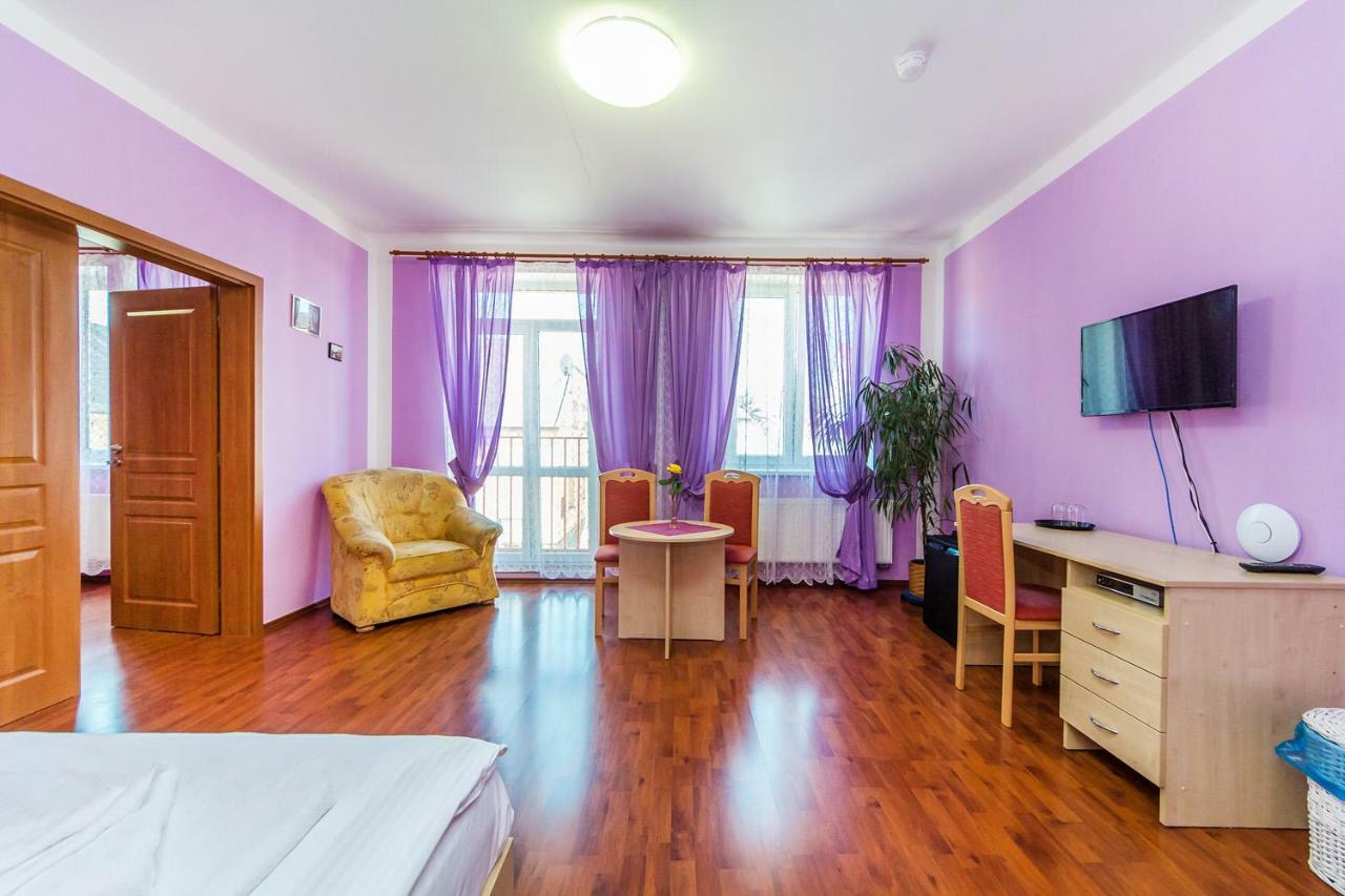 Hotel & Motorest V Udoli Zlateho Potoka Blsany Exteriör bild